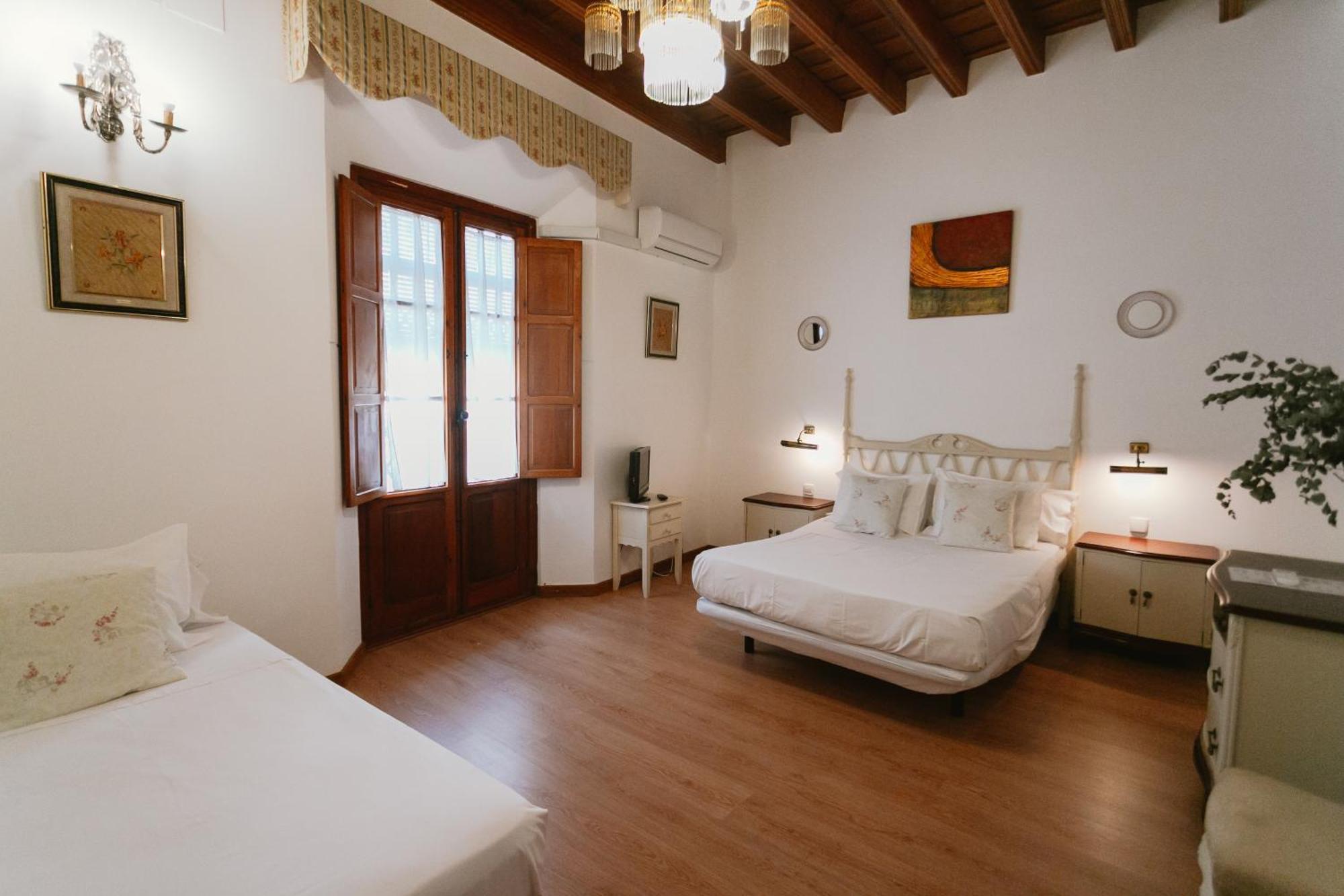 Komodo Casa Maravillas Rooms Seville Exterior photo