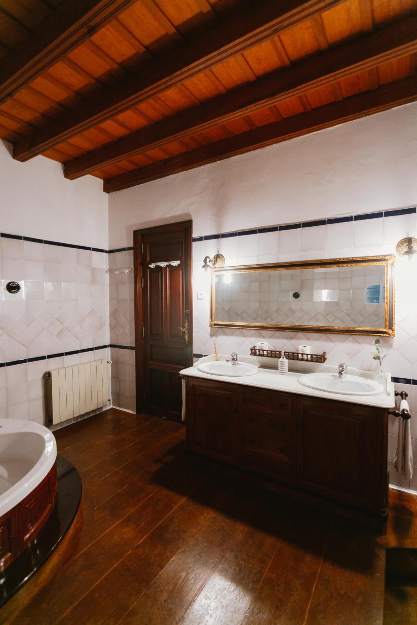 Komodo Casa Maravillas Rooms Seville Exterior photo