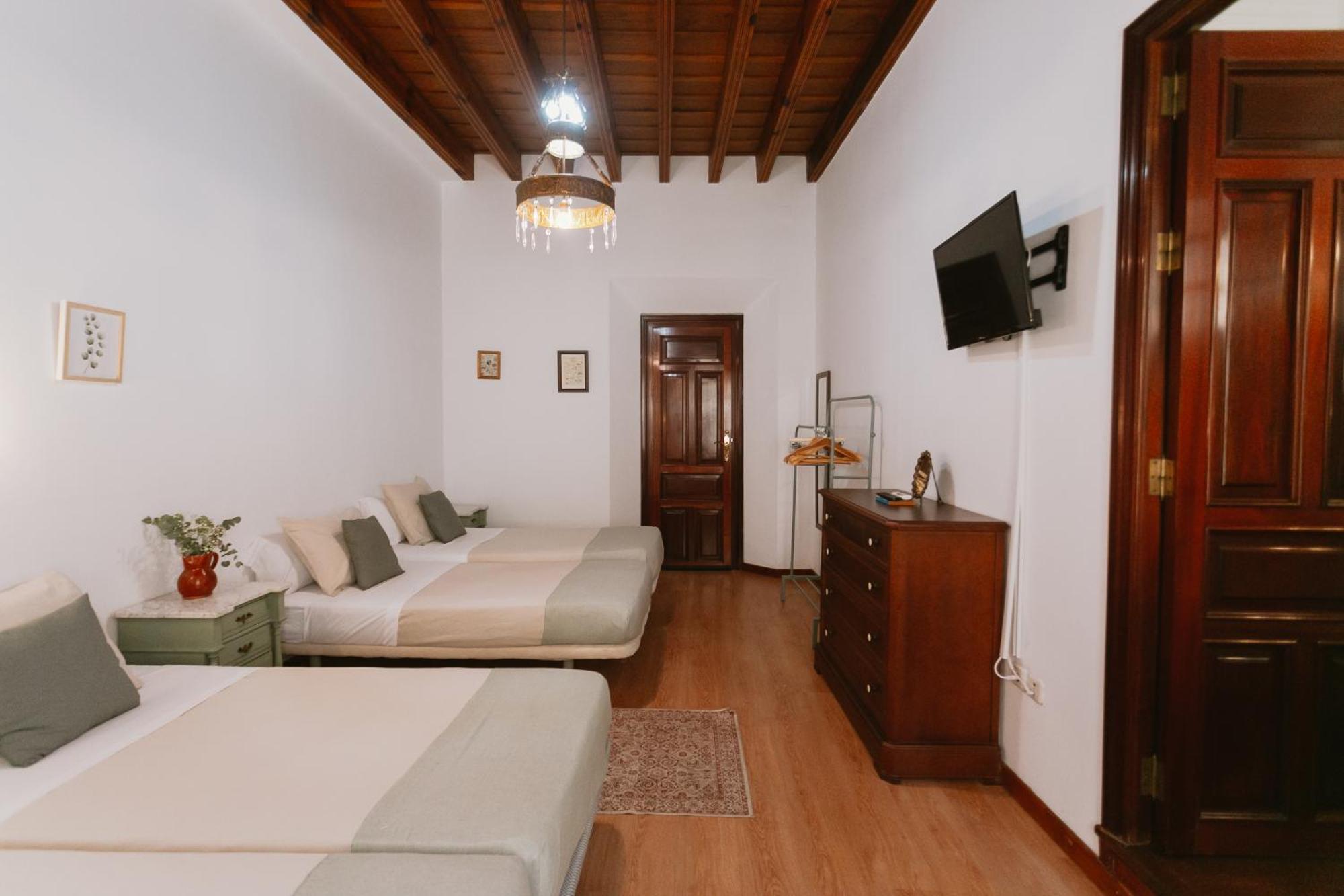 Komodo Casa Maravillas Rooms Seville Exterior photo
