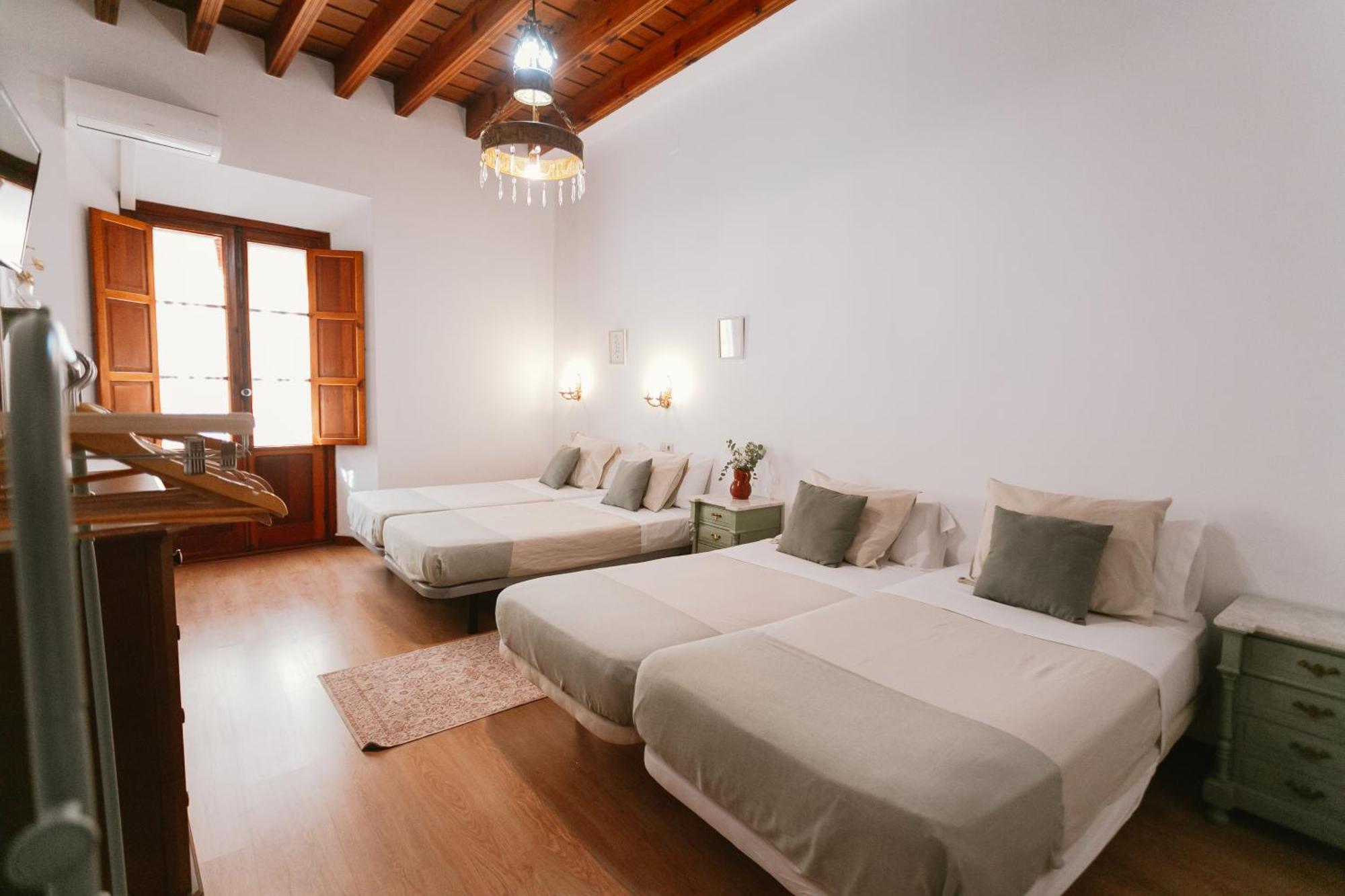Komodo Casa Maravillas Rooms Seville Exterior photo
