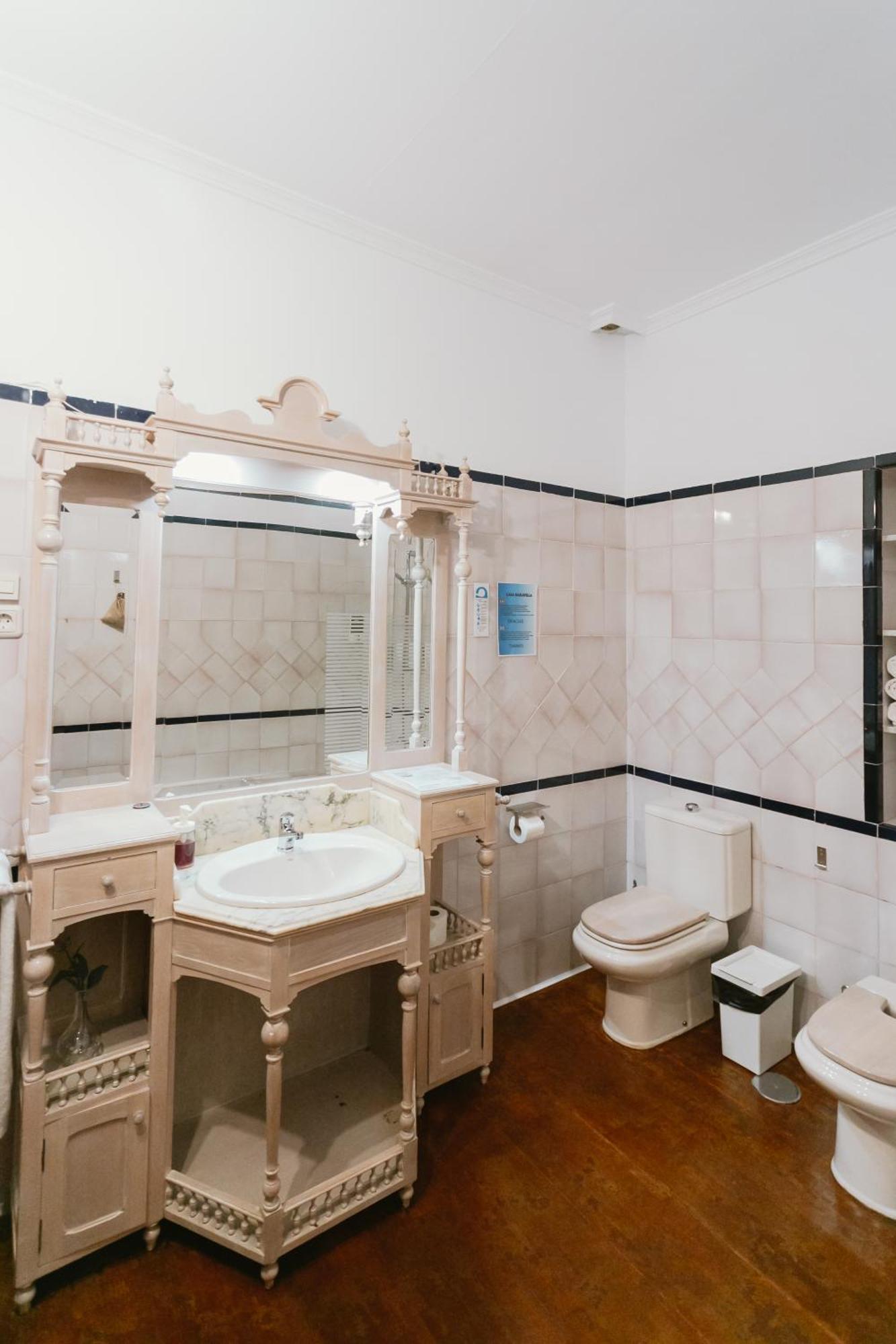 Komodo Casa Maravillas Rooms Seville Exterior photo