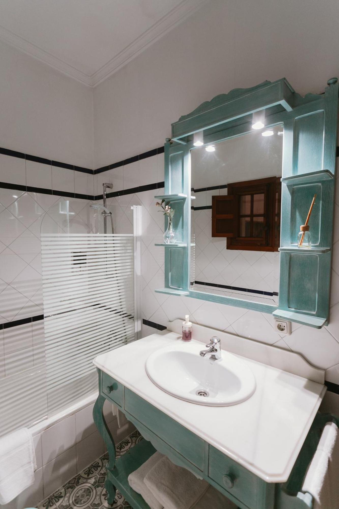Komodo Casa Maravillas Rooms Seville Exterior photo